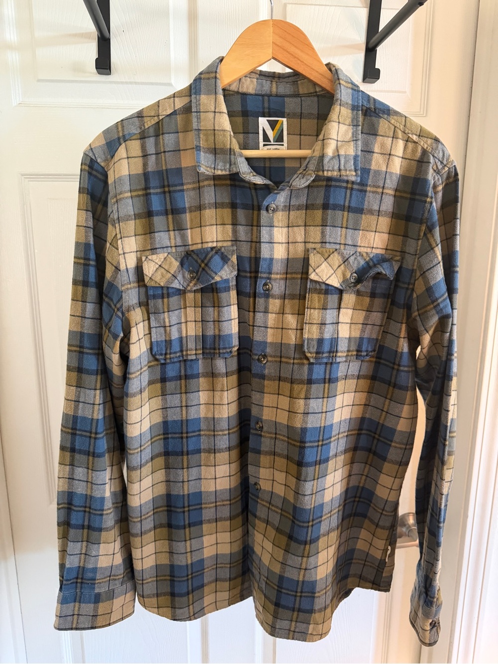 Voyager Men's Plaid Flannel Button Down Shirt - Size L